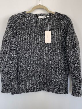 Woman’s lady Vince pure cashmere sweater. Black. Size XS